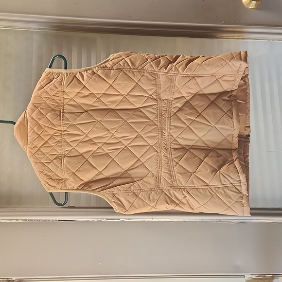 Super cute Vest camel colored sz M - Picture 2 of 3